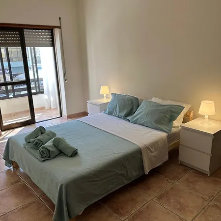 Δωμάτια σε οικογενειακή κατοικία Casa Flores *